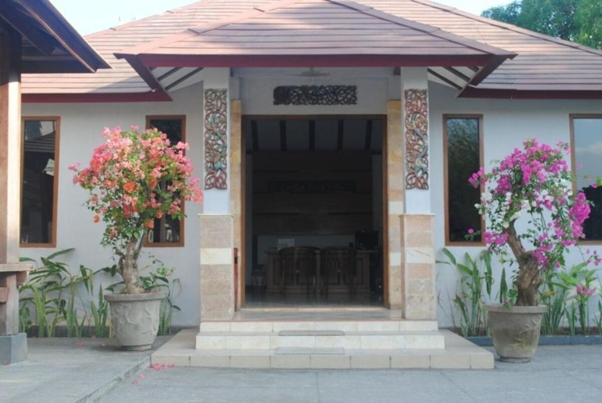 Lombok Beach Hotel Montongbuwoh ภายนอก รูปภาพ