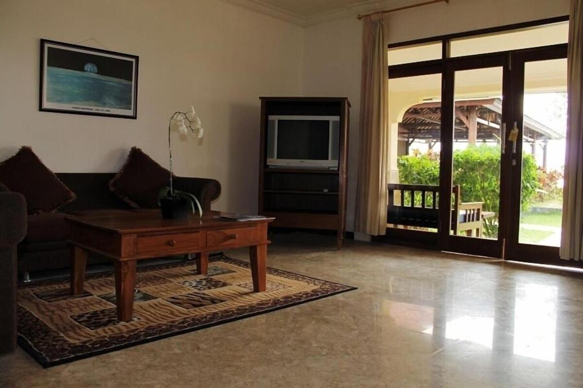 Lombok Beach Hotel Montongbuwoh ภายนอก รูปภาพ
